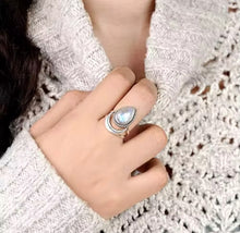 Cargar imagen en el visor de la galería, Anillo SELENE Piedra luna