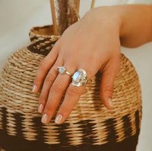 Cargar imagen en el visor de la galería, Anillo ESPEJO DEL ALMA Piedra luna