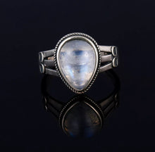 Cargar imagen en el visor de la galería, Anillo LÁGRIMA Piedra luna